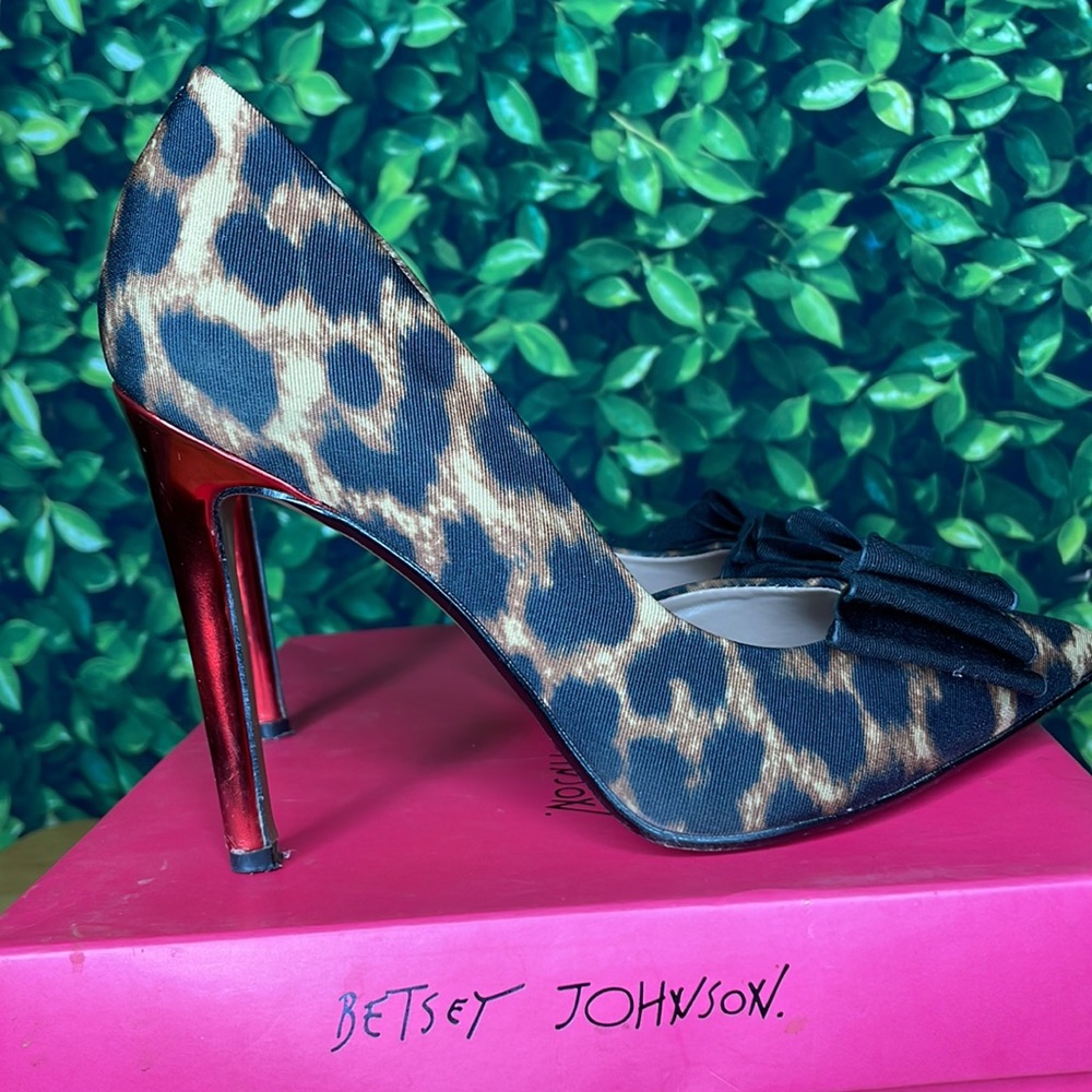 📣PRICE REDUCED ⬇️⬇️⬇️ Betsy Johnson Leopard heels